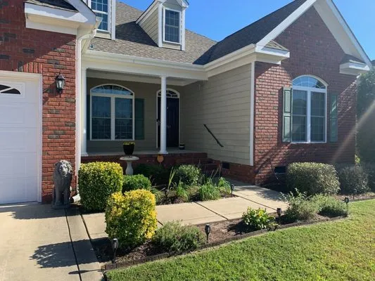 Hollywood Lawn Care And Improvement Logo