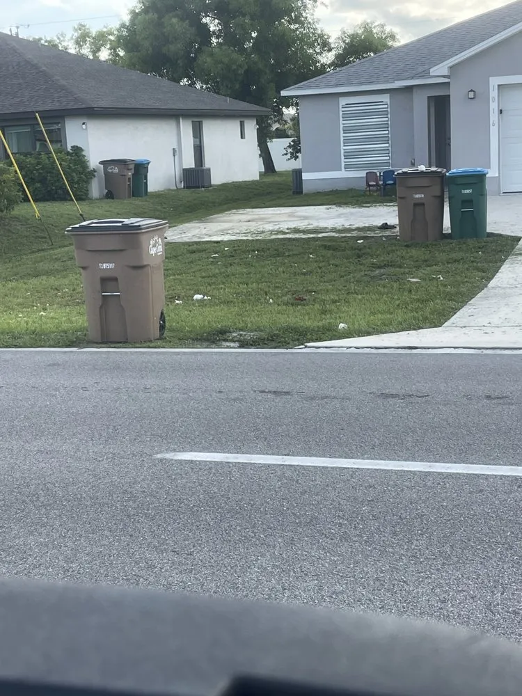 Expert lawn care service experts serving Lehigh Acres, FL - Holmes Landscaping