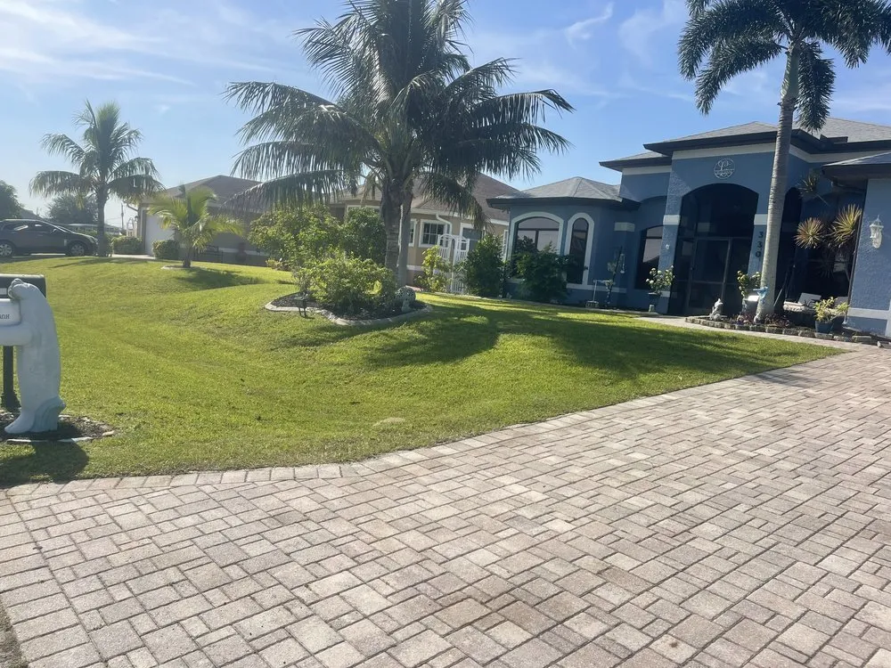 Local lawn care service experts serving Lehigh Acres, FL - Holmes Landscaping