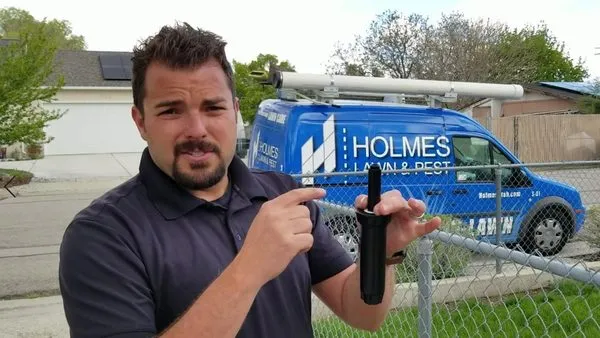 Holmes Lawn & Pest Logo