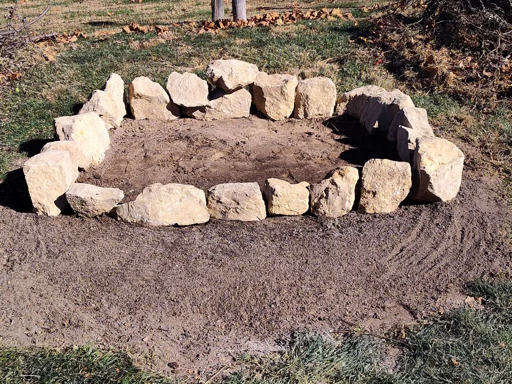 Top-rated yard maintenance for beautiful yards in Alton, IL by Holmes Outdoor Service