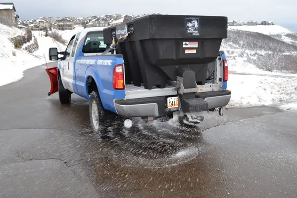 Holmes Property Maintenance Logo