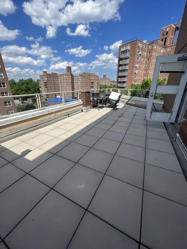 Reliable yard maintenance in New York, NY - Holness Ave