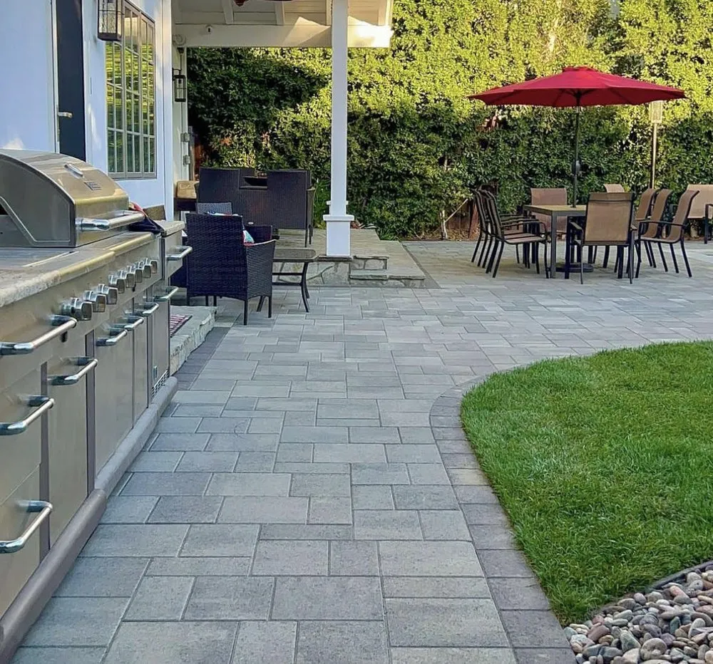 Affordable lawn mowing service experts serving Charleston, SC - Holy City Hardscapes