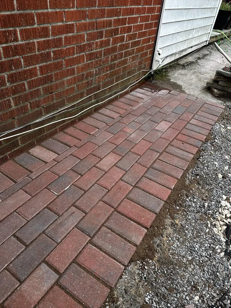 Expert yard maintenance in Charleston, SC by Holy City Hardscapes