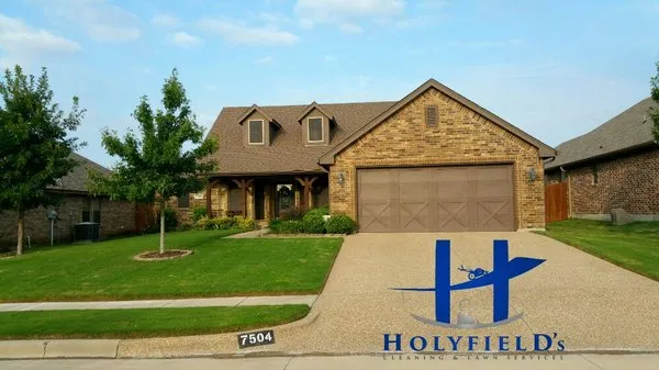 Holyfield's Cleaning & Lawn Services Logo