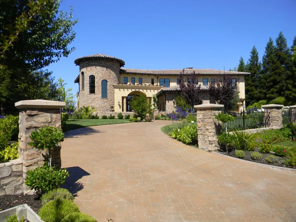 Local lawn mowing service experts serving Benicia, CA - Home & Garden Construction Group