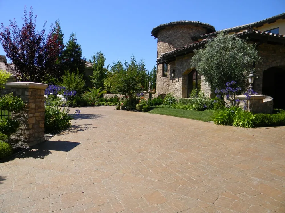 Affordable lawn care service near you in Benicia, CA by Home & Garden Construction Group