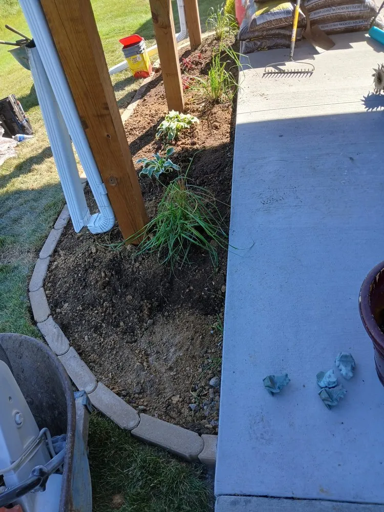 Top-rated yard cleanup service in Cedar Rapids, IA by Home & Lawn Solutions