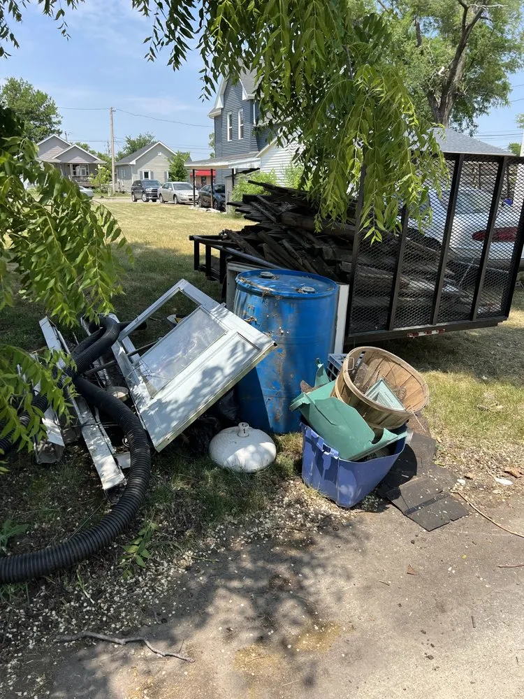 Top-rated yard maintenance experts serving Cedar Rapids, IA - Home Hero