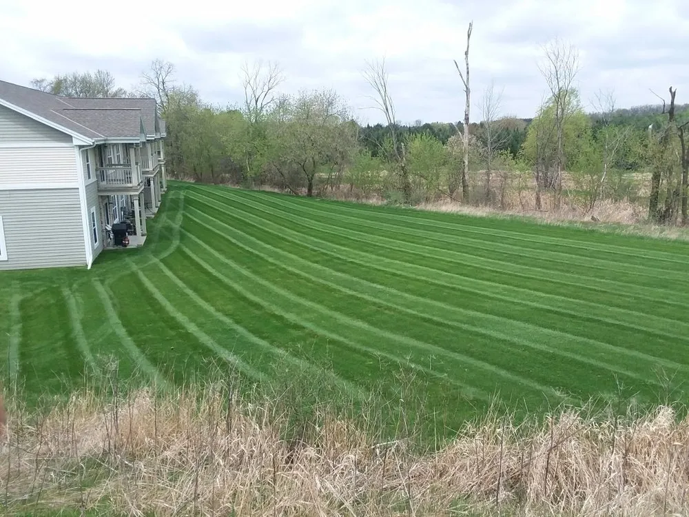 Affordable yard maintenance in Hartford, WI - Home Keeping