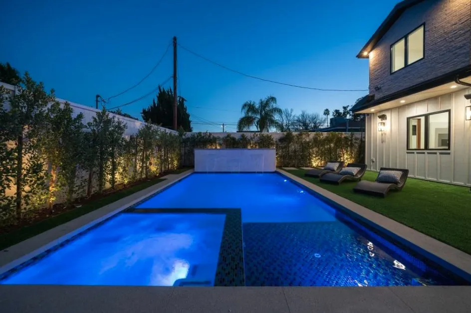 Reliable lawn mowing service experts serving Los Angeles, CA - Home Solution Builder