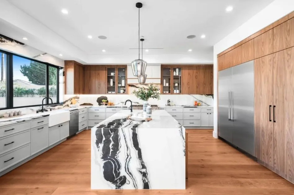 Expert lawn care service for year-round maintenance across Los Angeles, CA - Home Solution Builder