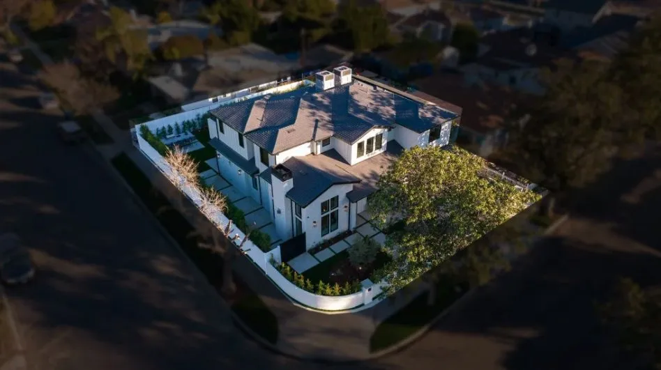 Reliable lawn care service experts serving Los Angeles, CA - Home Solution Builder