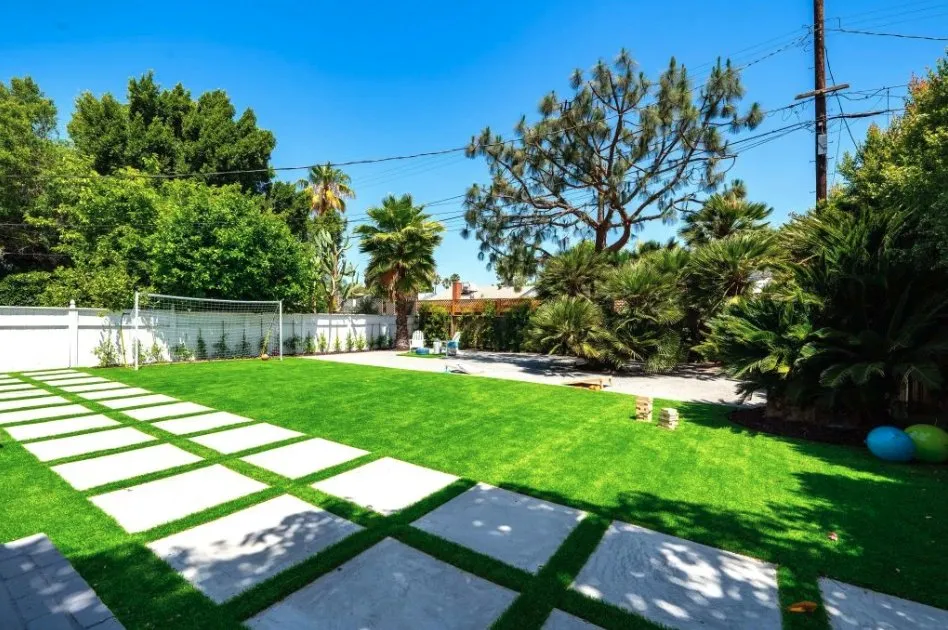 Reliable lawn care service in Los Angeles, CA by Home Solution Builder