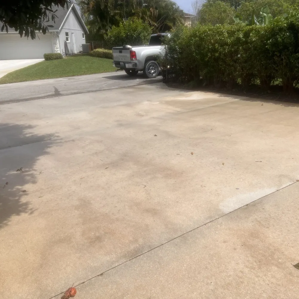 Top-rated yard maintenance in West Palm Beach, FL - Home Turf Lawn Care