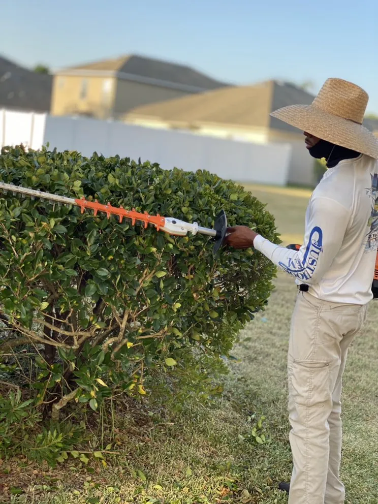 Expert yard cleanup service for year-round maintenance in Lakeland, FL by Home360PropertySolutions
