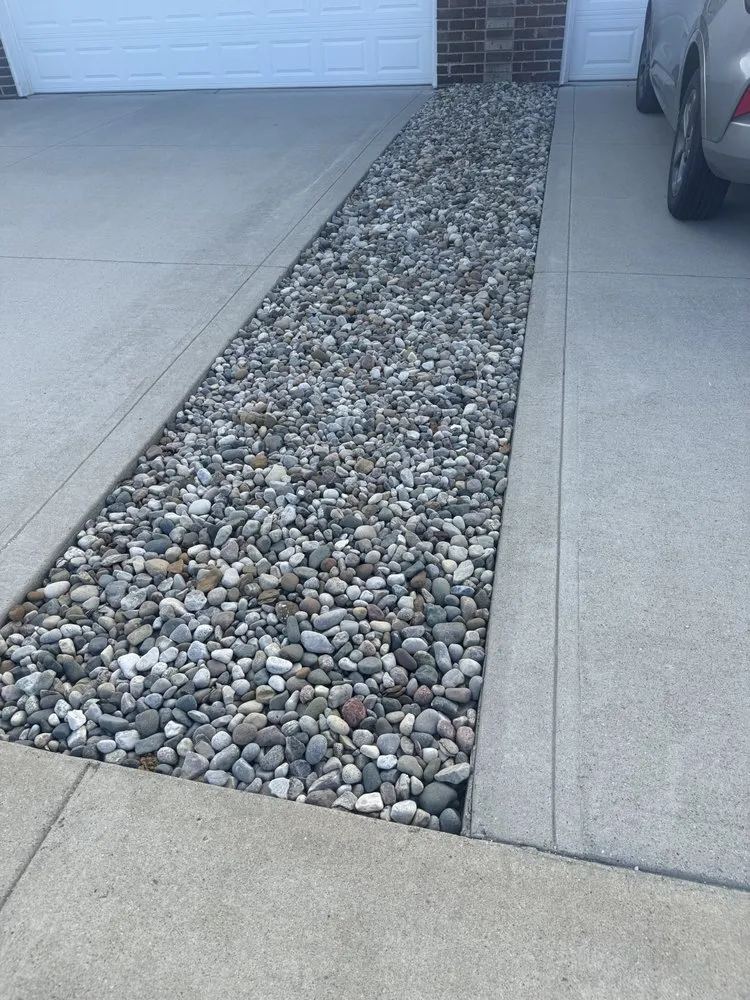 Reliable yard maintenance in Hamtramck, MI - Homeground Landscaping