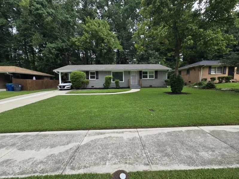 Top-rated yard cleanup service for homes across College Park, GA - HomePro service Lmc