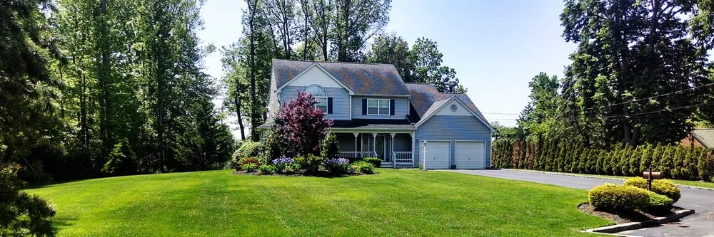 Local yard maintenance experts serving Oakdale, NY - Homestead Lawn Maintenance