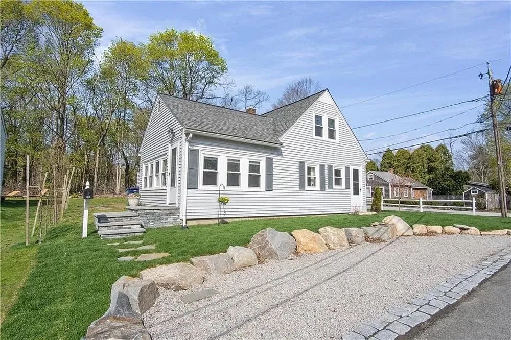 Custom yard maintenance experts serving North Kingstown, RI - Homestead