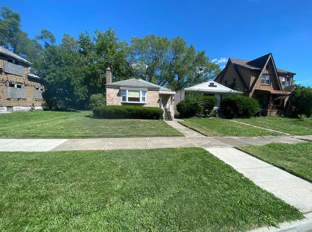 Custom lawn care service for year-round maintenance across San Antonio, TX - Homestead Revamp