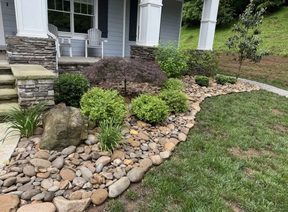 Custom landscape installation experts serving Maryville, TN - Hometown Lawn Care & Landscaping