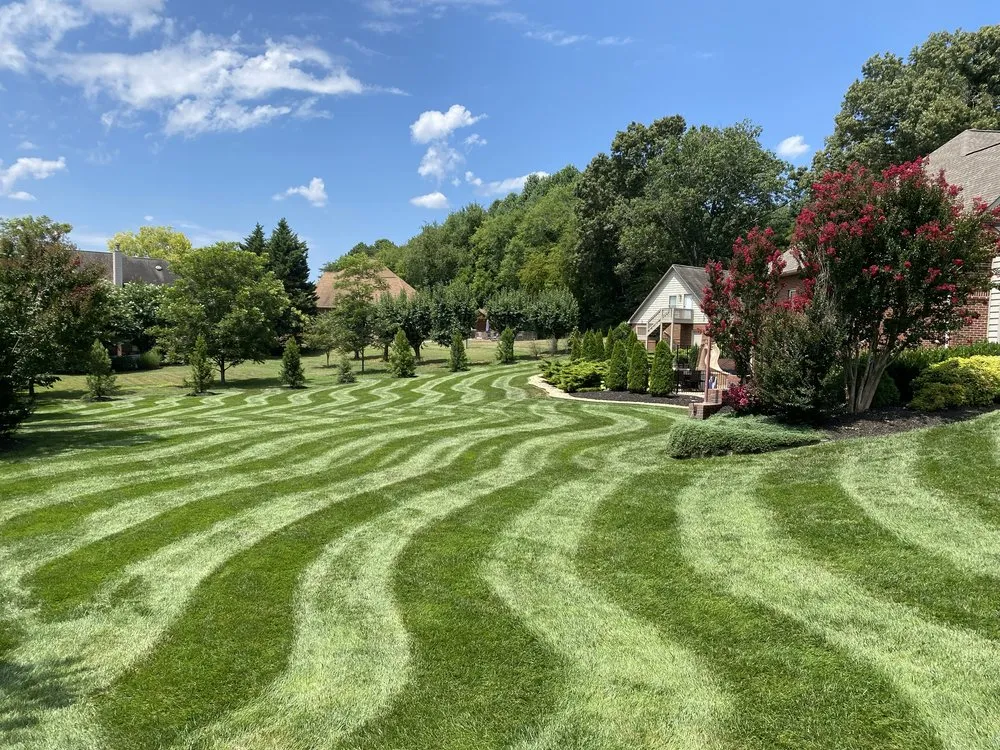 Professional garden landscaping in Maryville, TN by Hometown Lawn Care & Landscaping