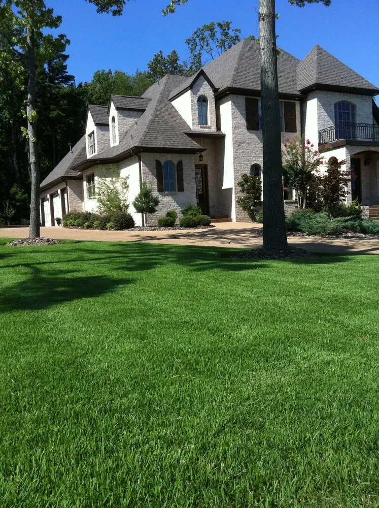 Reliable yard maintenance experts serving Jonesboro, AR - Hometown Lawns