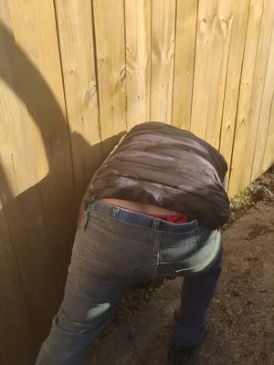 Honest Hands Fence Repair Logo