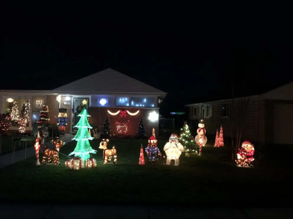 Expert lawn mowing service experts serving Des Plaines, IL - Honey Do This