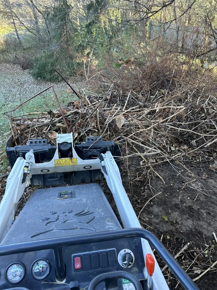 Expert yard maintenance in Syracuse, NY by Honeybee Landscapes & Hardscapes