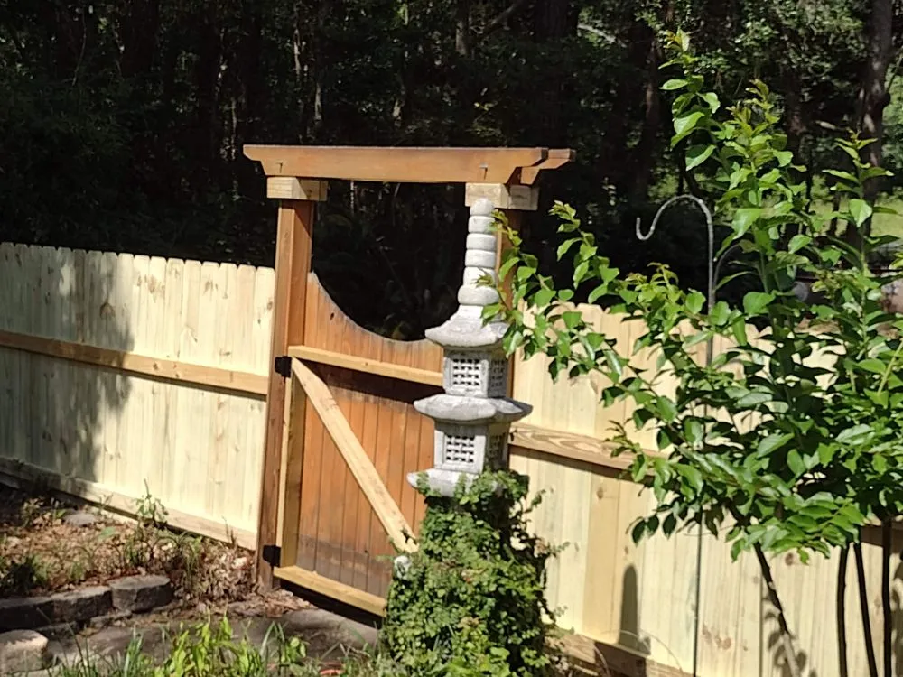 Custom garden landscaping in Irvington, AL - Honeydew Construction