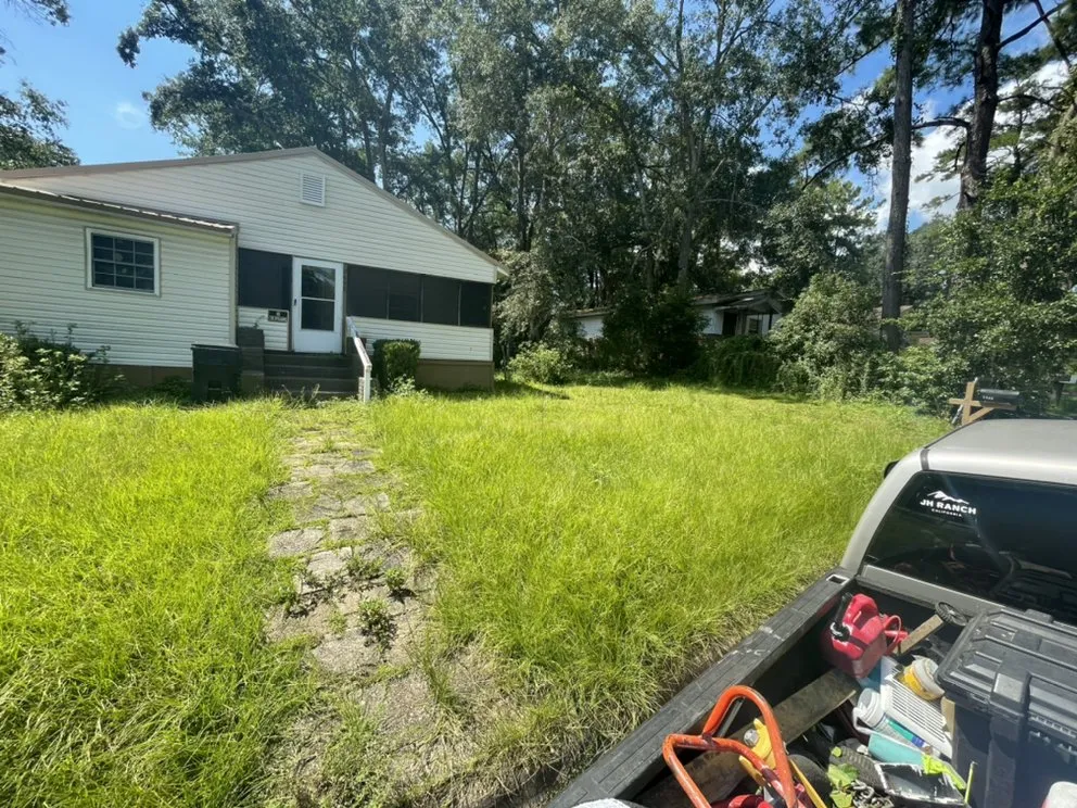 Expert lawn mowing service in Tallahassee, FL by Honeydew Solutions