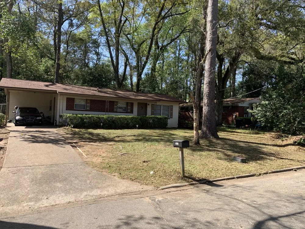 Custom garden landscaping with custom design in Tallahassee, FL by Honeydew Solutions