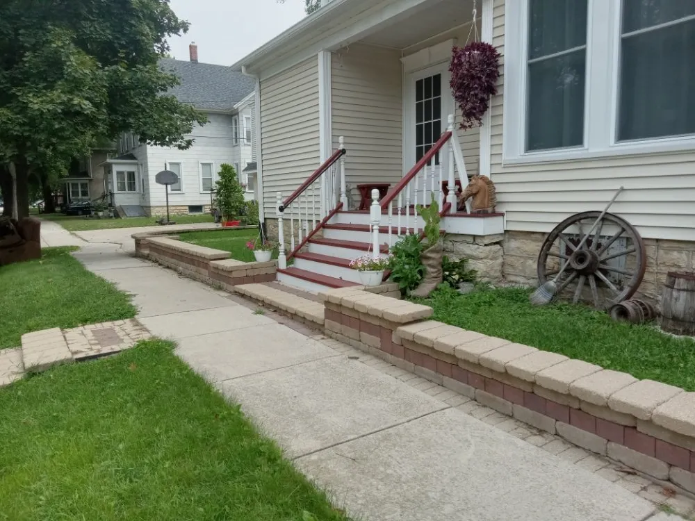 Professional yard cleanup service in Morris, IL - Honiotes Bros