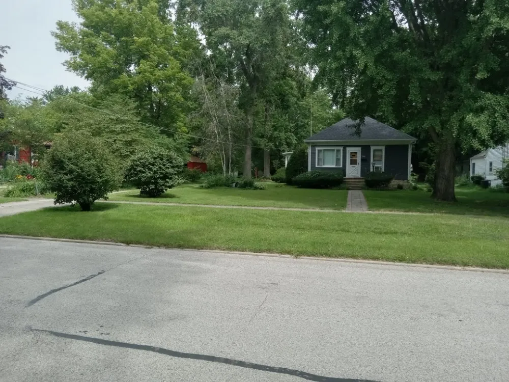 Reliable yard cleanup service experts serving Morris, IL - Honiotes Bros