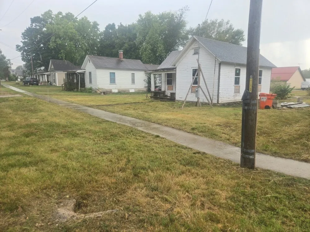 Reliable yard cleanup service in Republic, MO by Honor & Pride