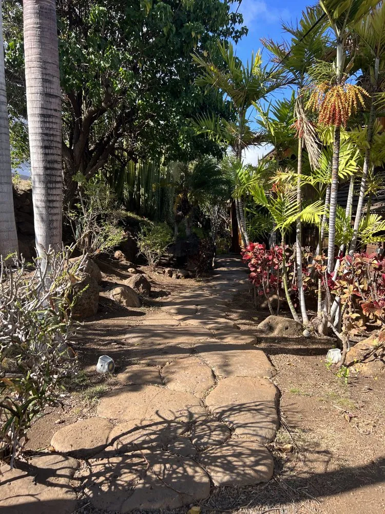 Custom lawn mowing service for beautiful yards in Makawao, HI by Honuaworks