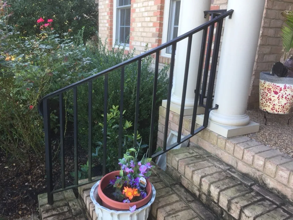 Top-rated yard maintenance for beautiful yards in Colonial Heights, VA by Hoo Ah Pressure Washing