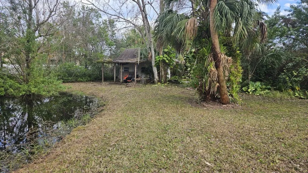 Local garden landscaping for homes in Palm Bay, FL by Hooah Land Services