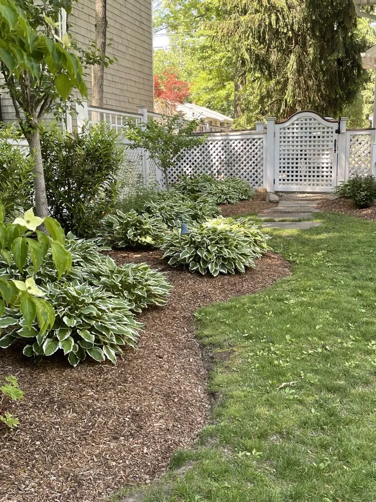 Custom lawn care service experts serving Ridgewood, NJ - Hood Brothers Landscaping & Design