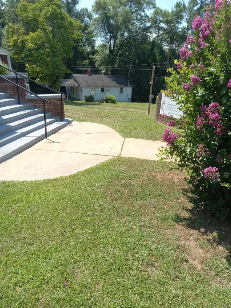 Professional lawn care service for year-round maintenance across Simpsonville, SC - Hood Lawn Maintenance And Landscaping