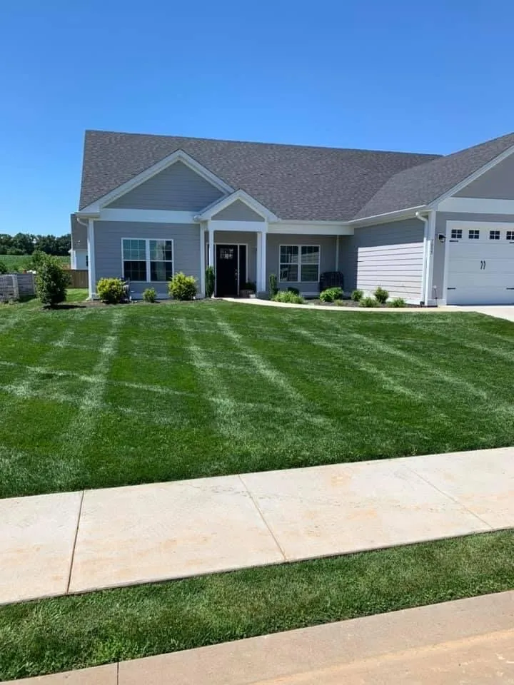 Trusted yard maintenance with custom design across Scottsville, KY - Hood’s lawncare