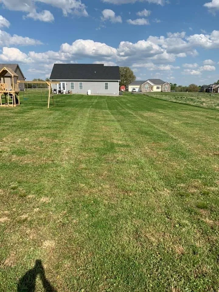 Top-rated lawn care service near you in Scottsville, KY by Hood’s lawncare