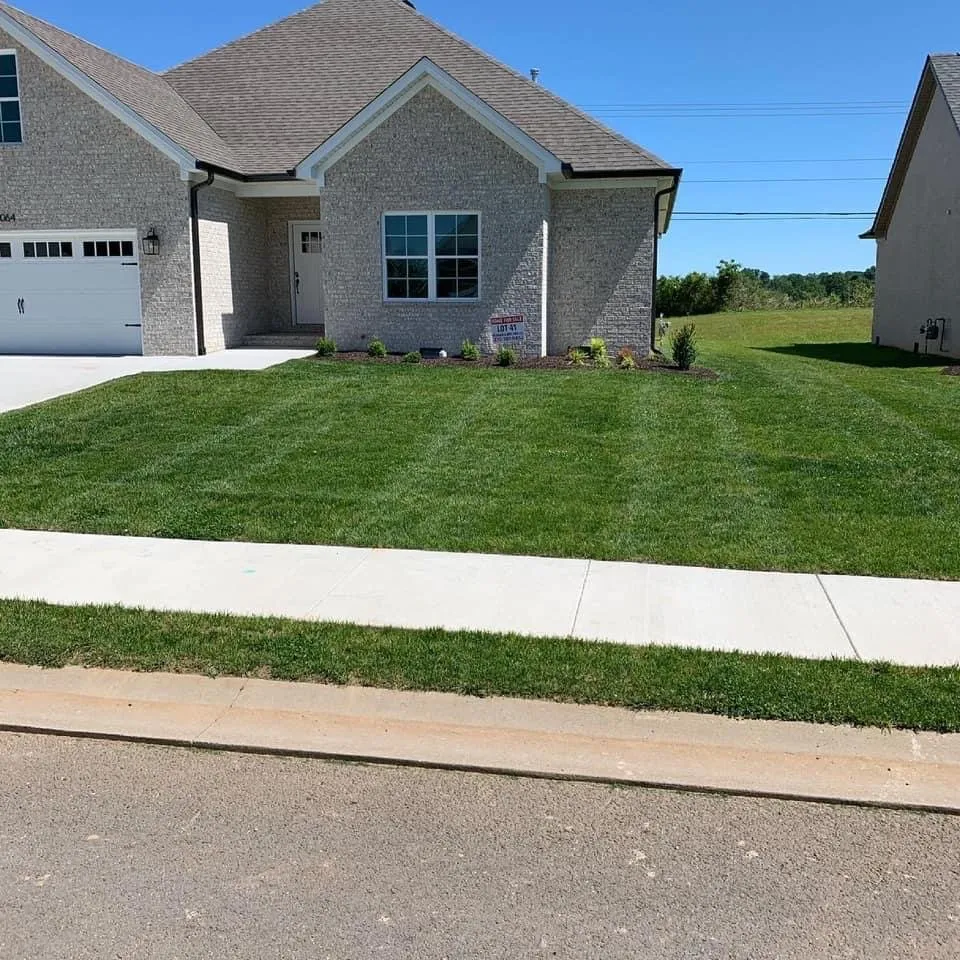 Local lawn mowing service experts serving Scottsville, KY - Hood’s lawncare