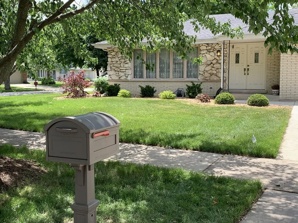 Professional landscaping services experts serving Mokena, IL - Hook's Landscaping