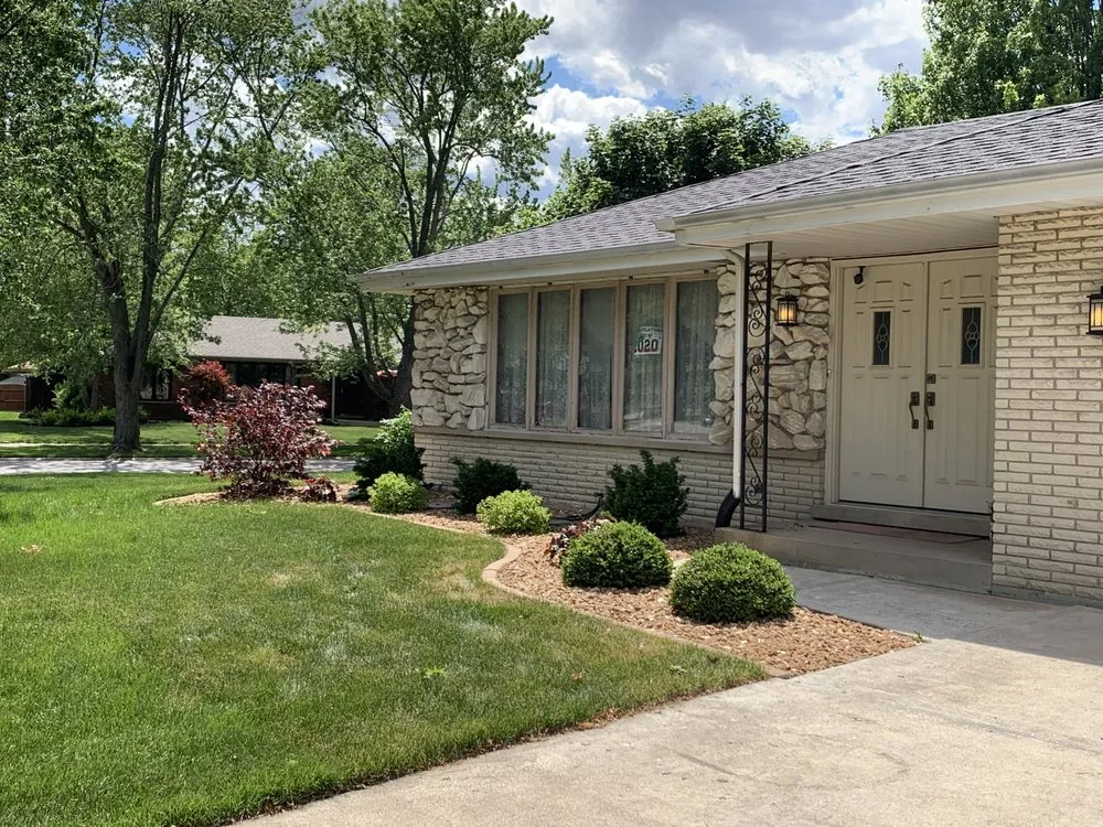 Professional yard maintenance in Mokena, IL - Hook's Landscaping