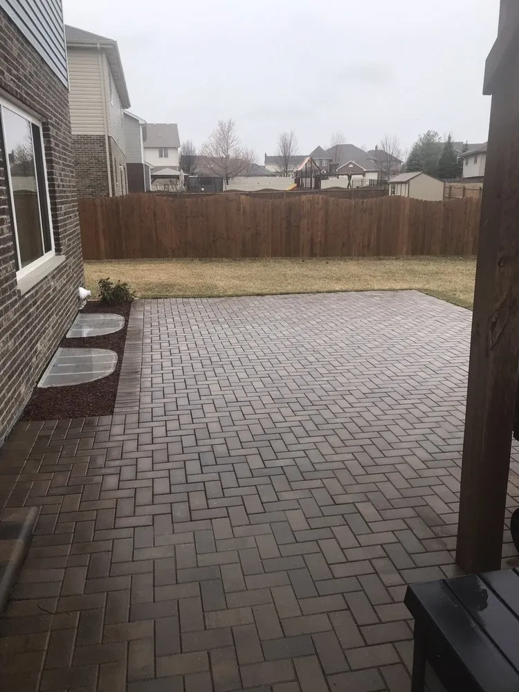 Custom garden landscaping in Mokena, IL - Hook's Landscaping