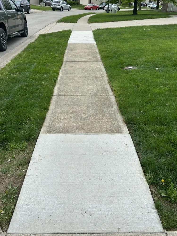 Professional yard maintenance for homes in Zionsville, IN by Hooseye Yards